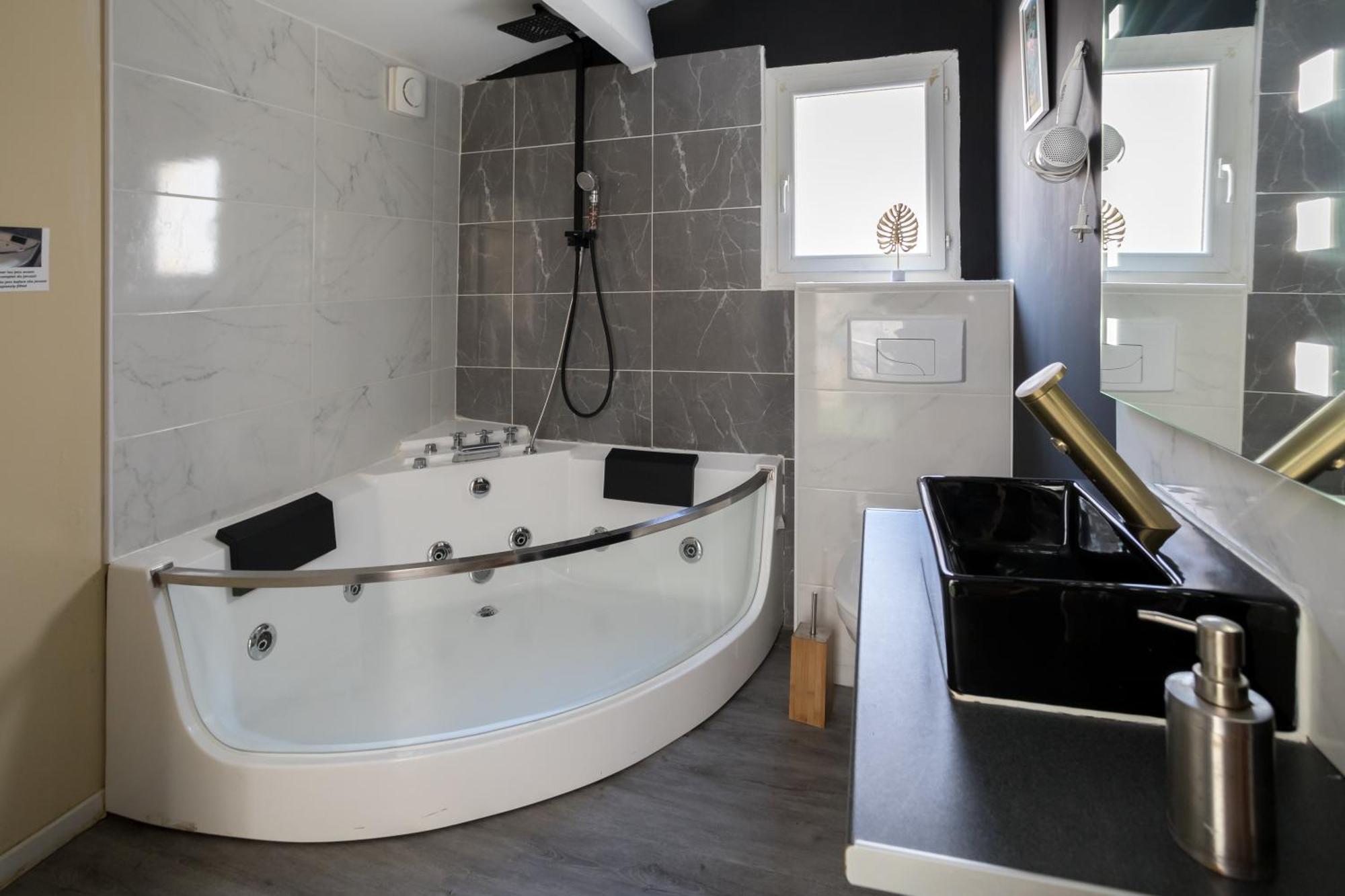 Jacuzzi Terrasse Centre Narbonne Appartement Buitenkant foto